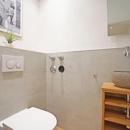 Wanderlust * オイ・ミッテルベルグ